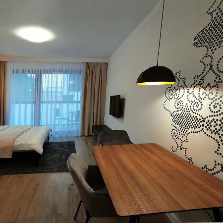 Come&Stay Apartments Wola Warschau Buitenkant foto