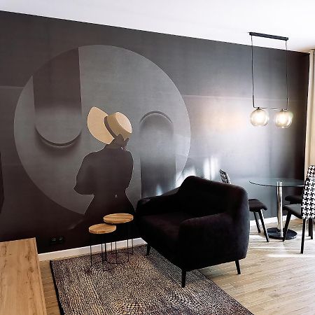 Come&Stay Apartments Wola Warschau Buitenkant foto