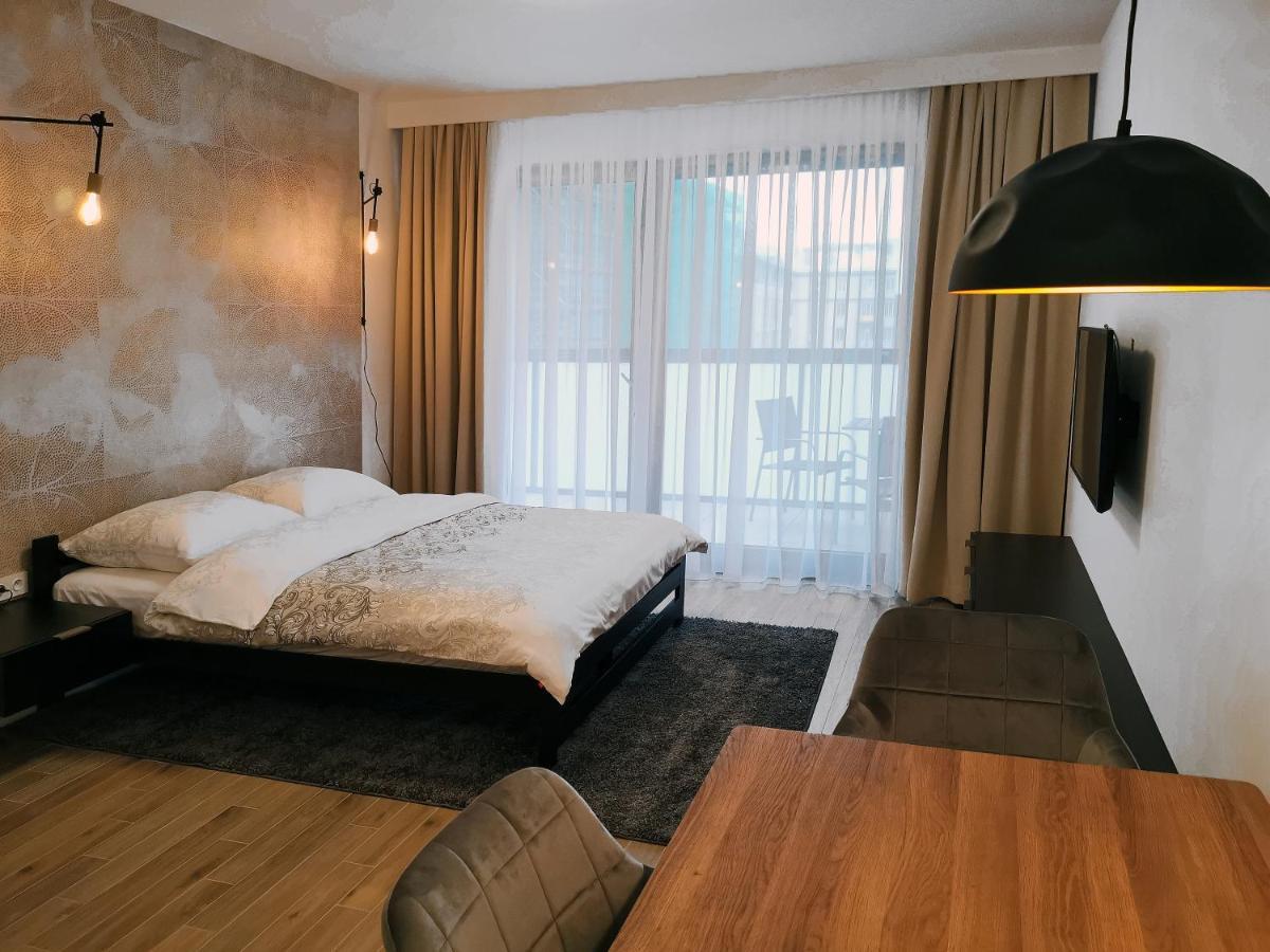 Come&Stay Apartments Wola Warschau Buitenkant foto