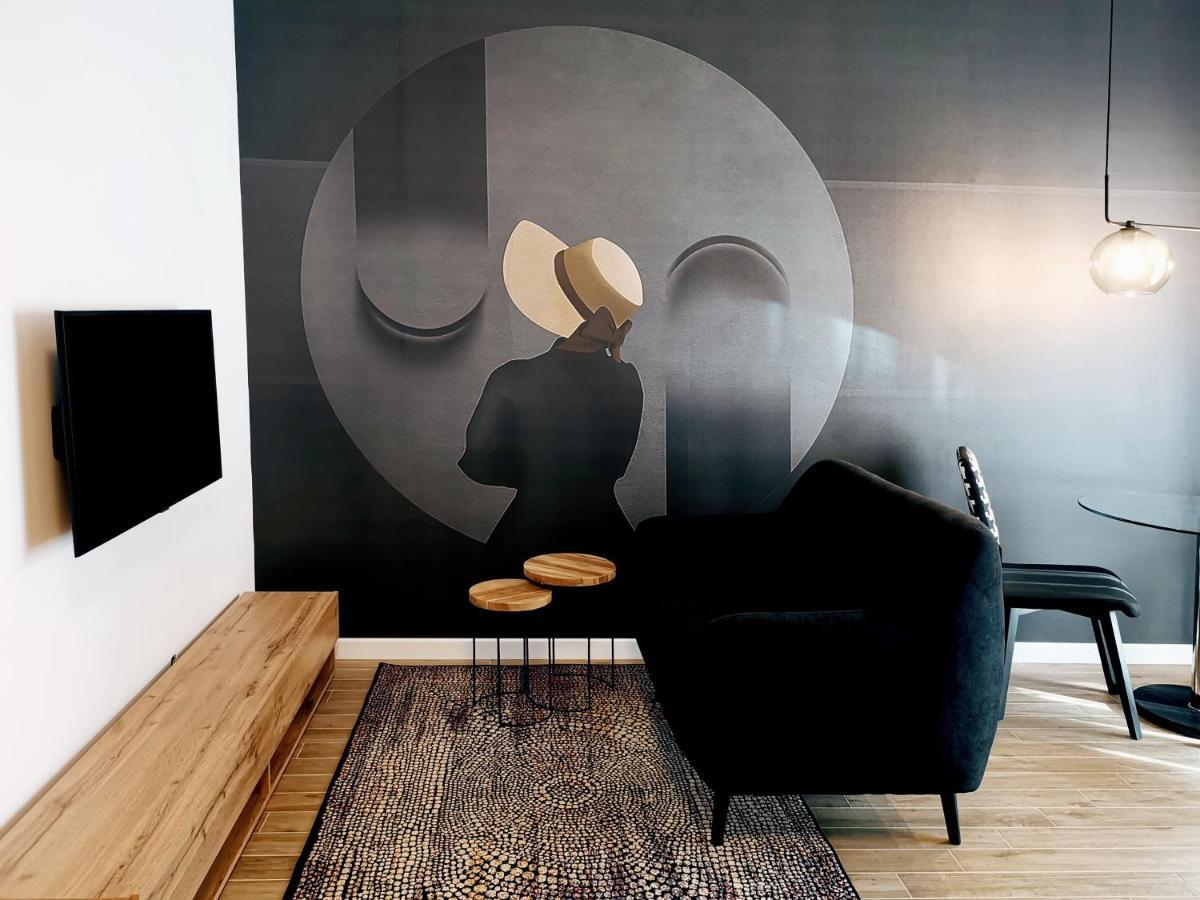 Come&Stay Apartments Wola Warschau Buitenkant foto