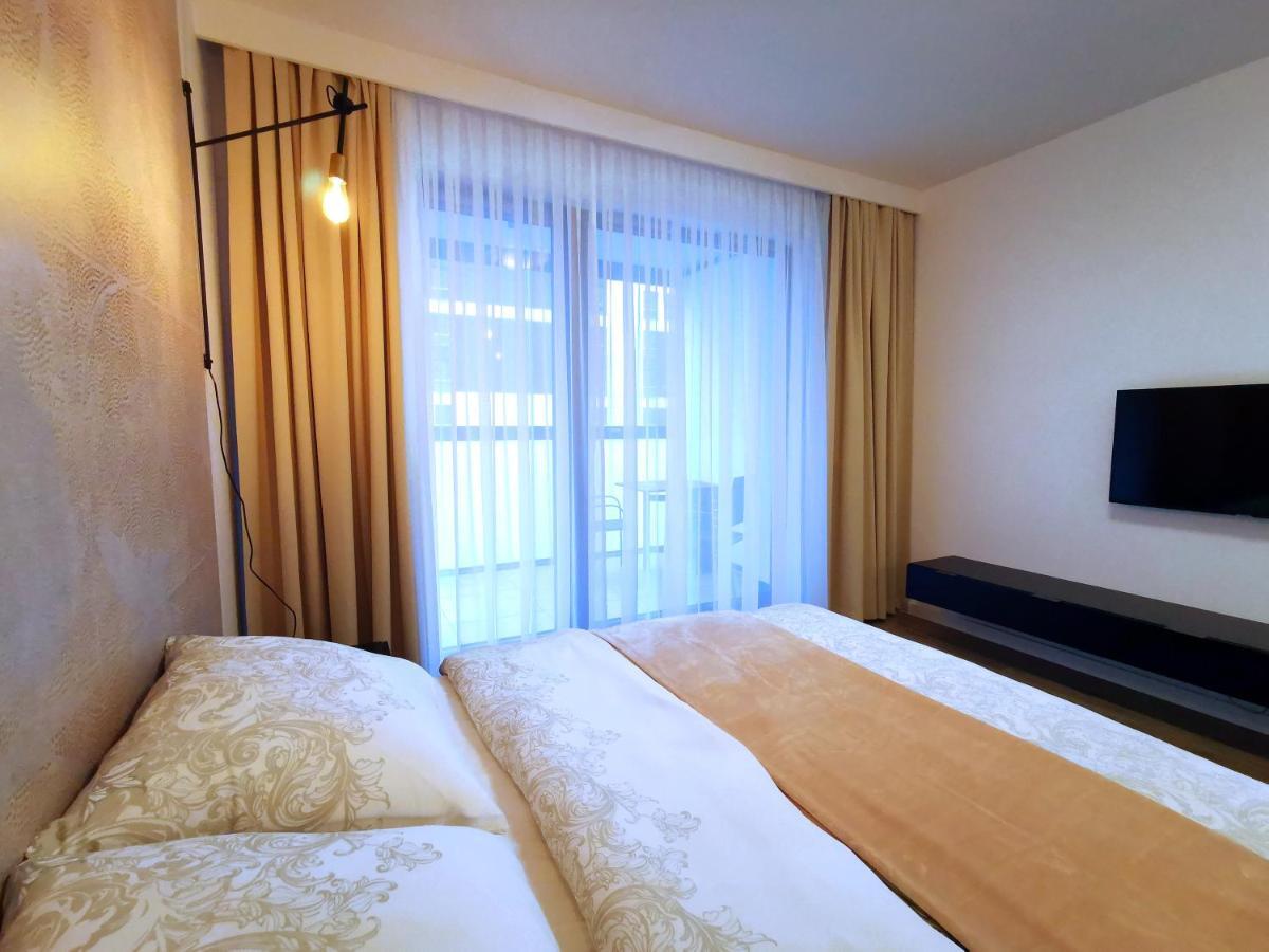 Come&Stay Apartments Wola Warschau Buitenkant foto