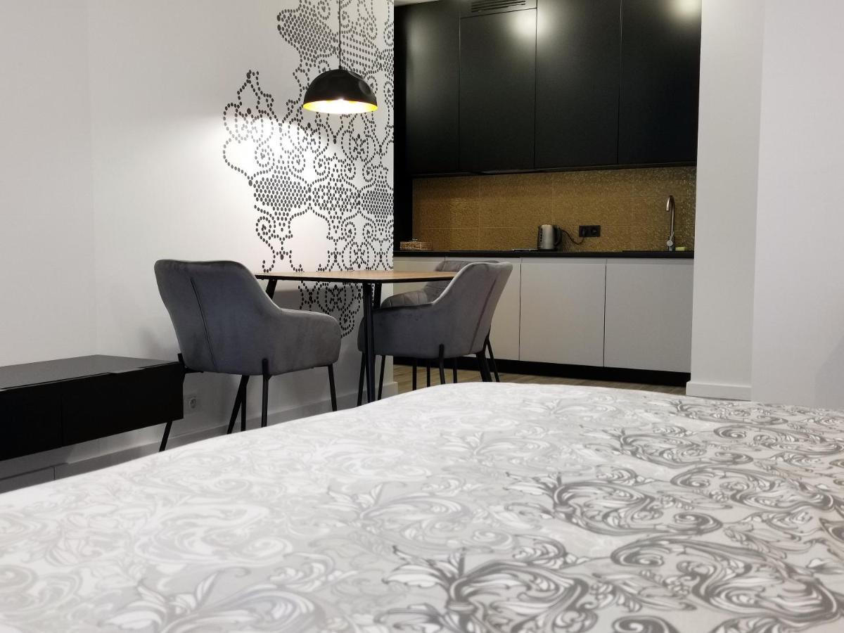 Come&Stay Apartments Wola Warschau Buitenkant foto