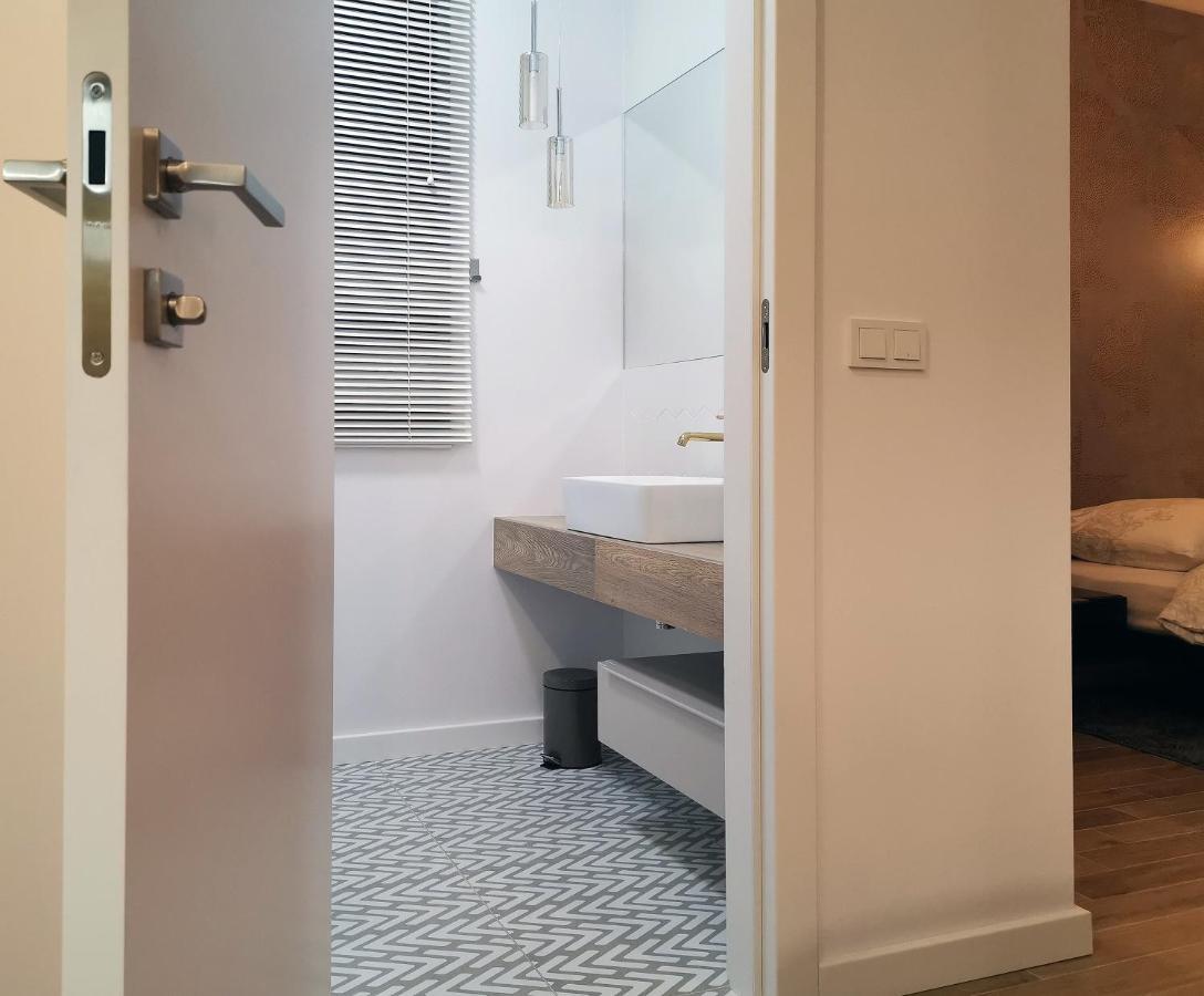 Come&Stay Apartments Wola Warschau Buitenkant foto