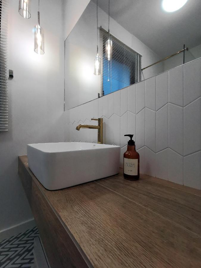 Come&Stay Apartments Wola Warschau Buitenkant foto
