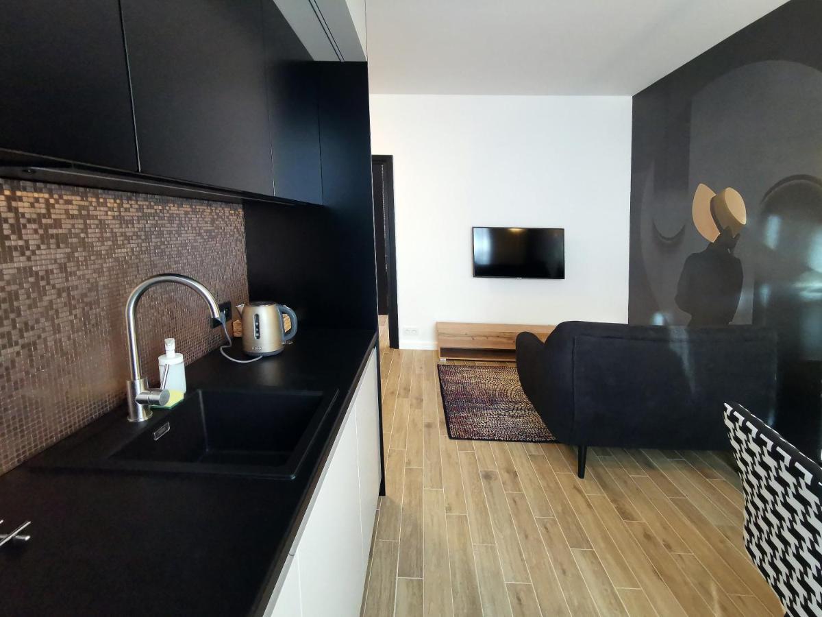 Come&Stay Apartments Wola Warschau Buitenkant foto