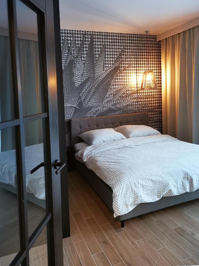 Come&Stay Apartments Wola Warschau Buitenkant foto